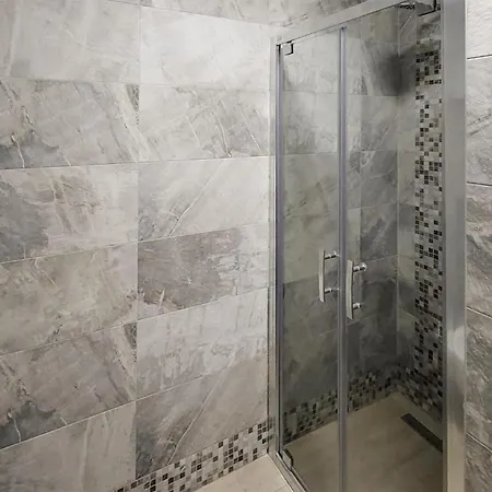 1 Bedroom Beautiful In Apartamento *